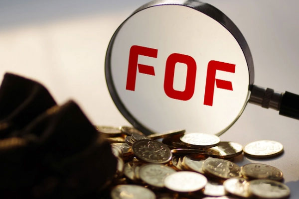 2022年基金四季报陆续披露，FOF正在抛债投股