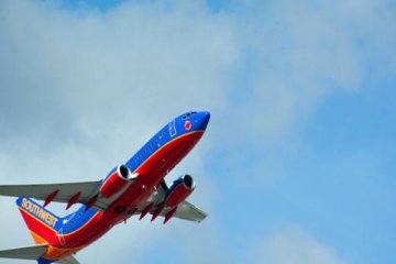 巴菲特地板割肉后，美股航空板块涨幅已达32.6%，