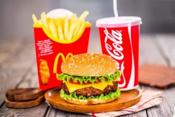 麦当劳宣布中国近千家分店停用塑料吸管,实行减塑举措