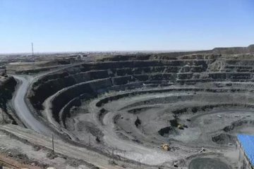 白云鄂博矿的稀土储量超过全球稀土总储量，世界公认的最大稀