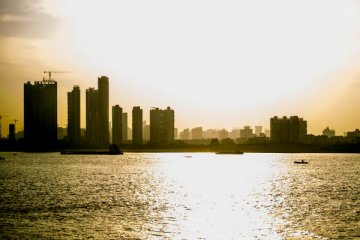 2020年土地市场可谓一波三折，11个城市卖地收入超过1000亿元