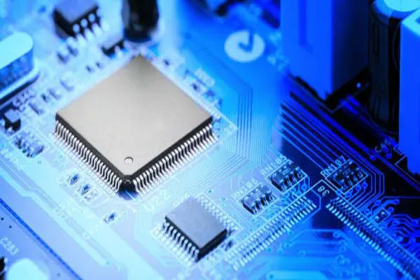 芯片设计龙头韦尔发布业绩预告，上半年实现净利润22.42亿元