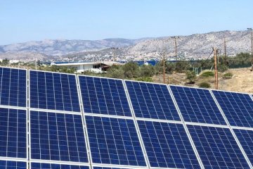 光伏、风电等板块涨幅居前，恒生科技指数涨0.75%